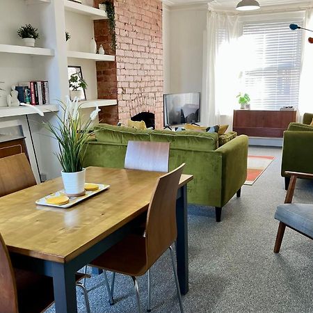 Contemporary 2 Bedroom Victorian Town House - Sleeps Up To 6 Kimberley  المظهر الخارجي الصورة